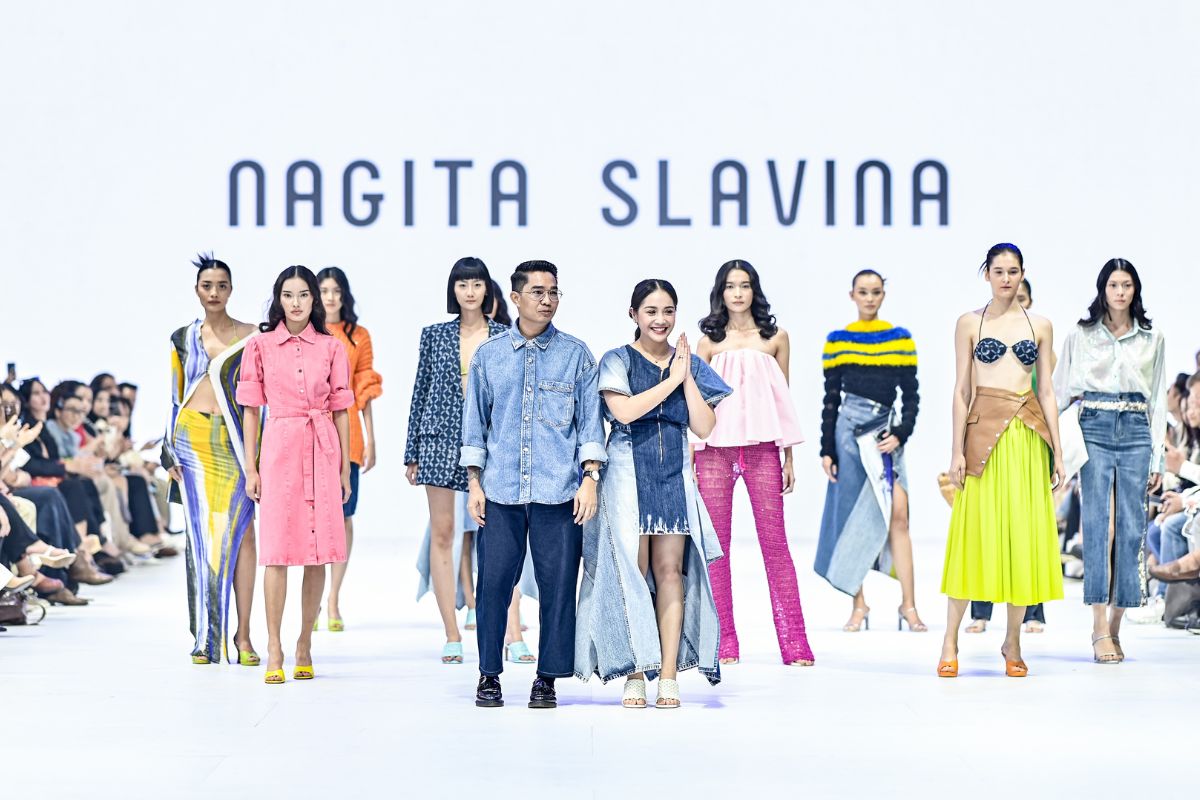Nagita Slavina di Panggung Jakarta Fashion Week 2024 Persembahan